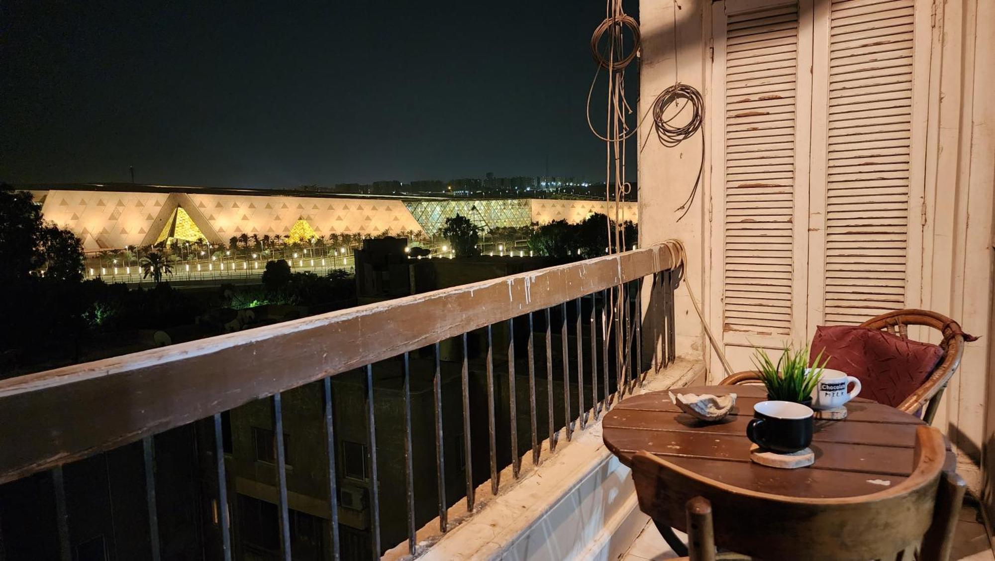 Breathtaking Pyramid View - Full Cozy & Stylish Apartment *