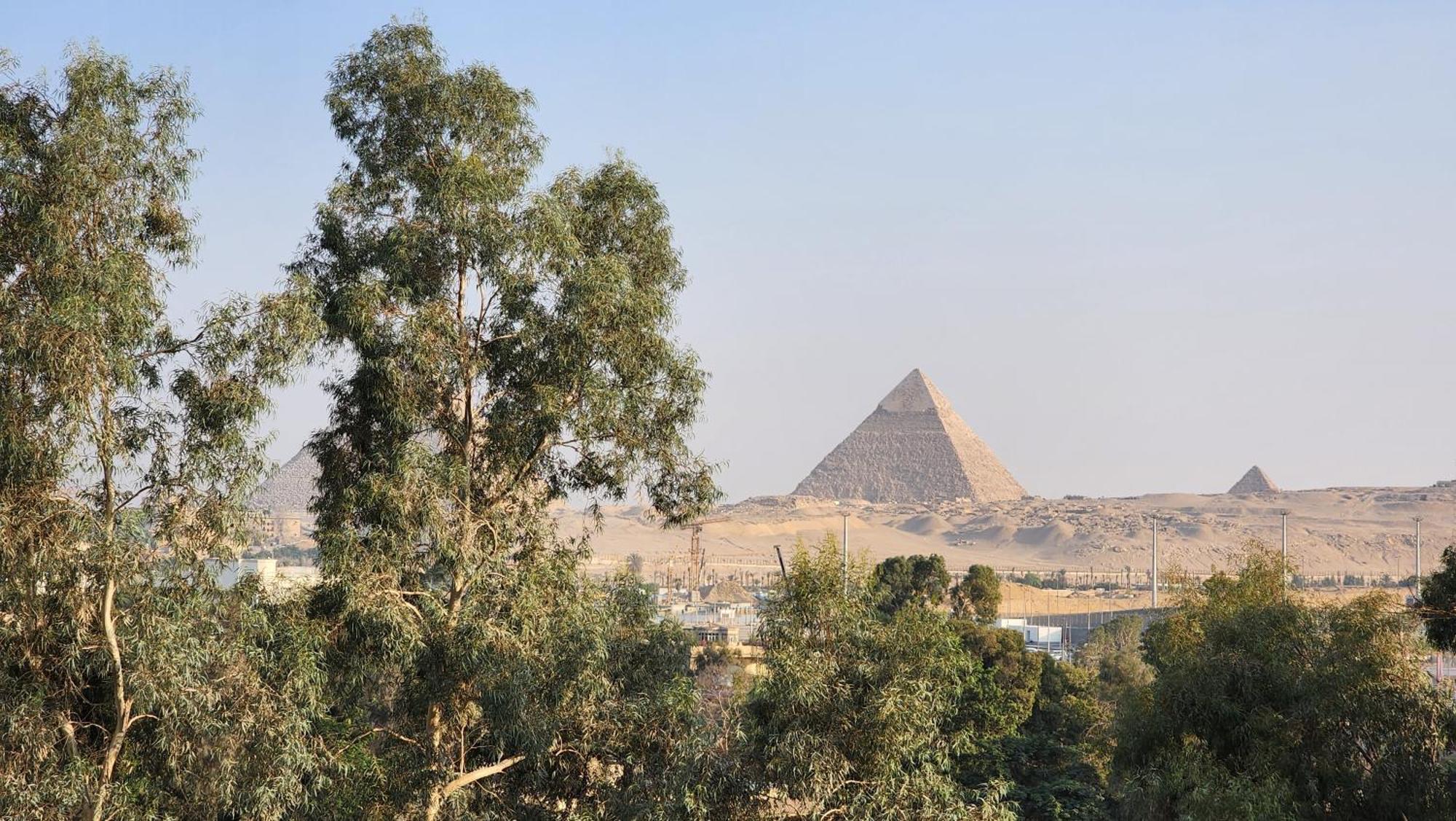 Breathtaking Pyramid View - Full Cozy & Stylish Apartment Cairo